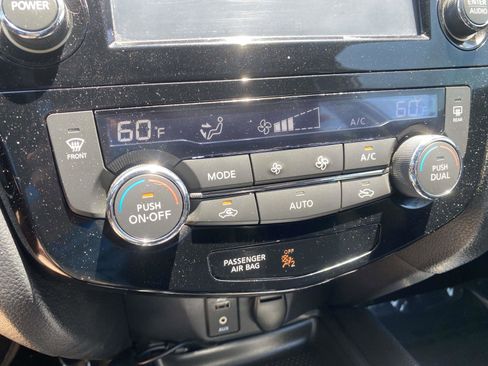 Used 2017 Nissan Rogue SV w/ SV Premium Package FWD image 26