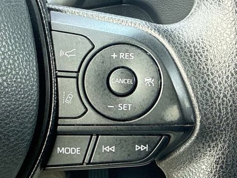 Used 2021 Toyota RAV4 LE AWD/4WD image 26