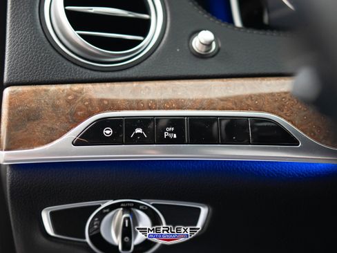 Used 2014 Mercedes-Benz S 550 Sedan w/ Sport Package w/ Sport Package image 39