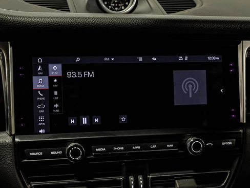 Used 2021 Porsche Macan image 23