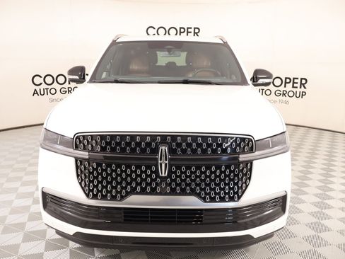 Used 2026 Lincoln Navigator Reserve AWD/4WD image 10