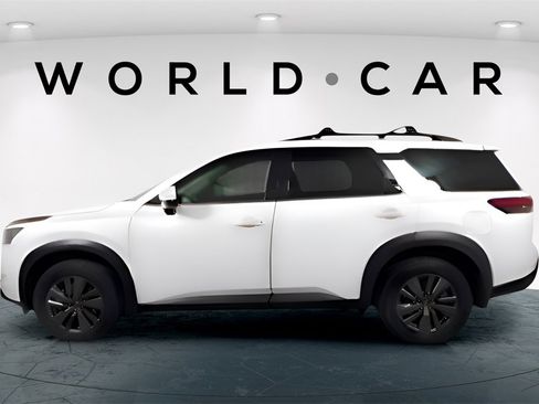 Used 2024 Nissan Pathfinder SV image 5