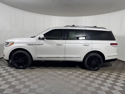 Used 2024 Lincoln Navigator Reserve w/ Monochromatic Package AWD/4WD image 2