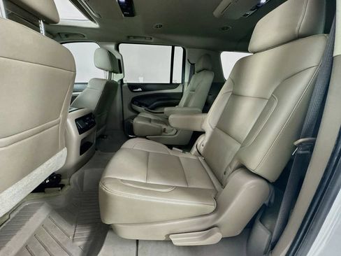 Used 2018 Chevrolet Suburban LT RWD image 30