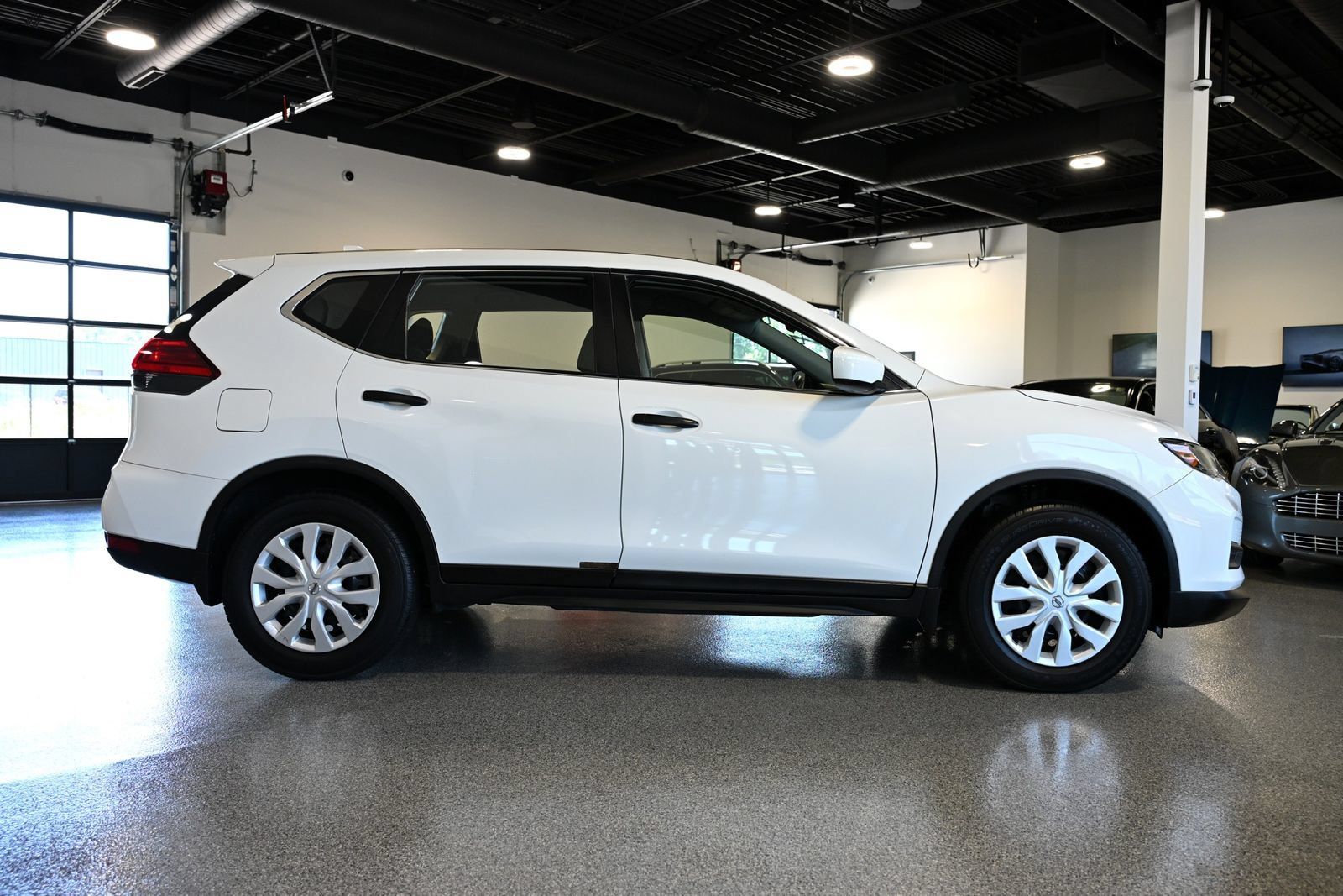 Used 2017 Nissan Rogue S FWD image 4