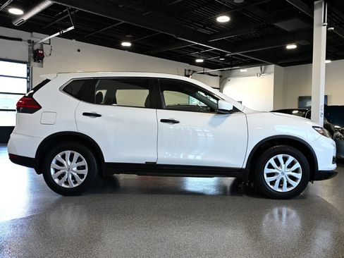 Used 2017 Nissan Rogue S FWD image 4