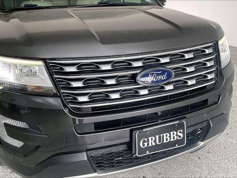 Used 2017 Ford Explorer Limited image 36