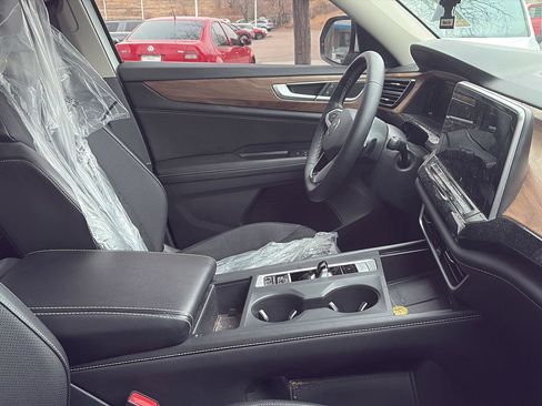 Used 2024 Volkswagen Atlas SE image 5