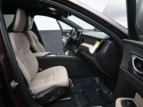 New 2026 Volvo XC60 B5 Core w/ Climate Package AWD/4WD image 15