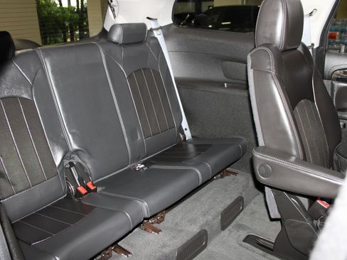 Used 2013 Buick Enclave Leather FWD image 32