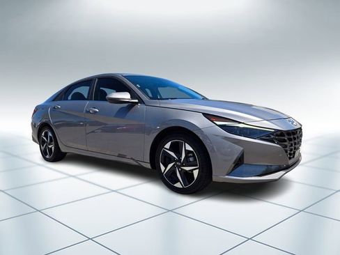 Used 2023 Hyundai Elantra Limited image 3