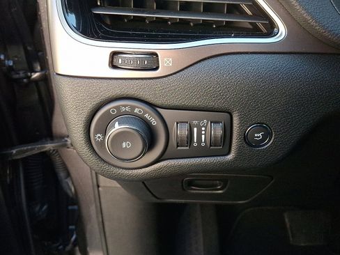 Certified 2022 Jeep Cherokee Limited image 27