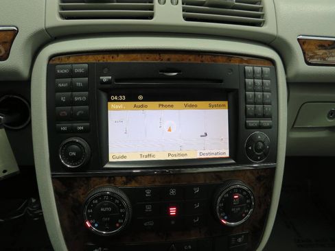 Used 2010 Mercedes-Benz R 350 4MATIC image 19