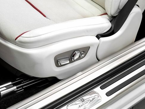 Used 2018 Rolls-Royce Dawn Base image 36