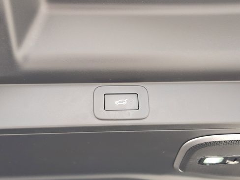 Certified 2025 Land Rover Range Rover Long Wheelbase Autobiography image 36