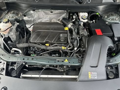 Used 2025 Chevrolet Trax LT FWD image 20