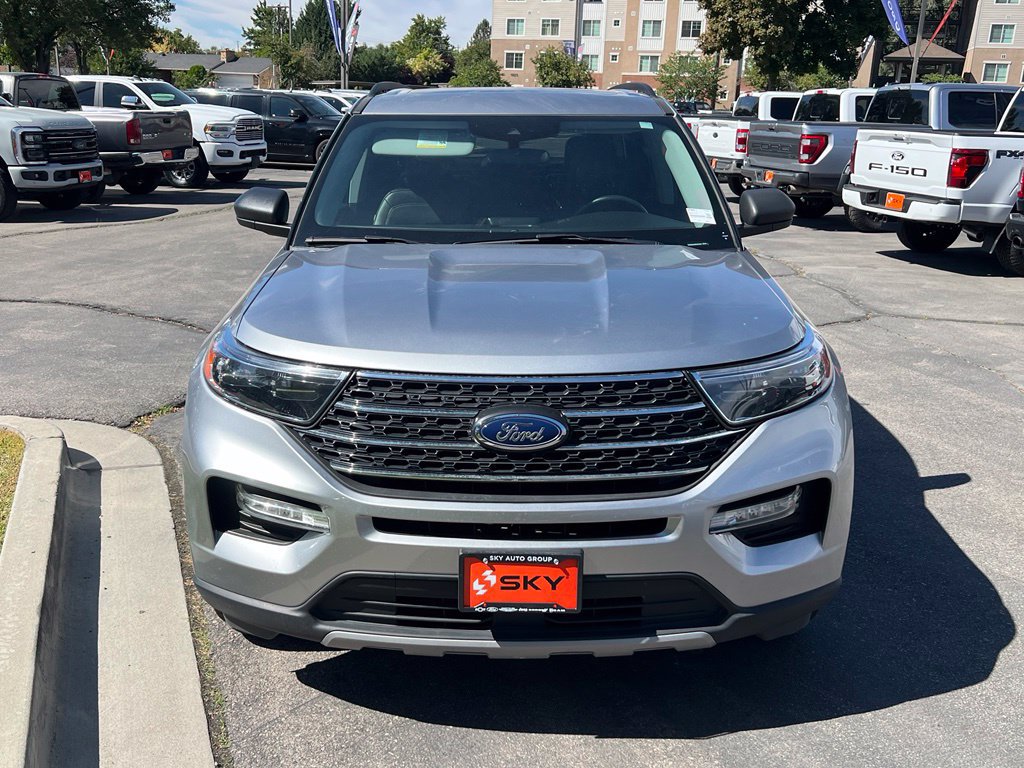 Used 2024 Ford Explorer XLT w/ Equipment Group 202A AWD/4WD image 4