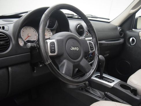 Used 2004 Jeep Liberty Limited w/ 17" Chrome Wheel & Tire Group AWD/4WD image 12
