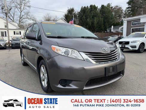 Used 2017 Toyota Sienna LE image 7
