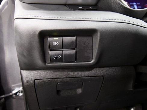 Used 2022 Toyota Highlander XLE image 18