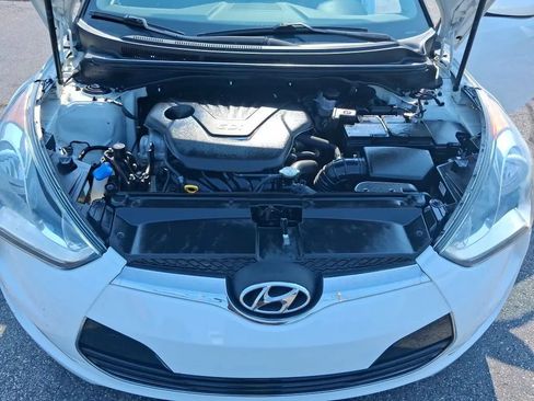 Used 2014 Hyundai Veloster w/ Style Package 02 FWD image 10