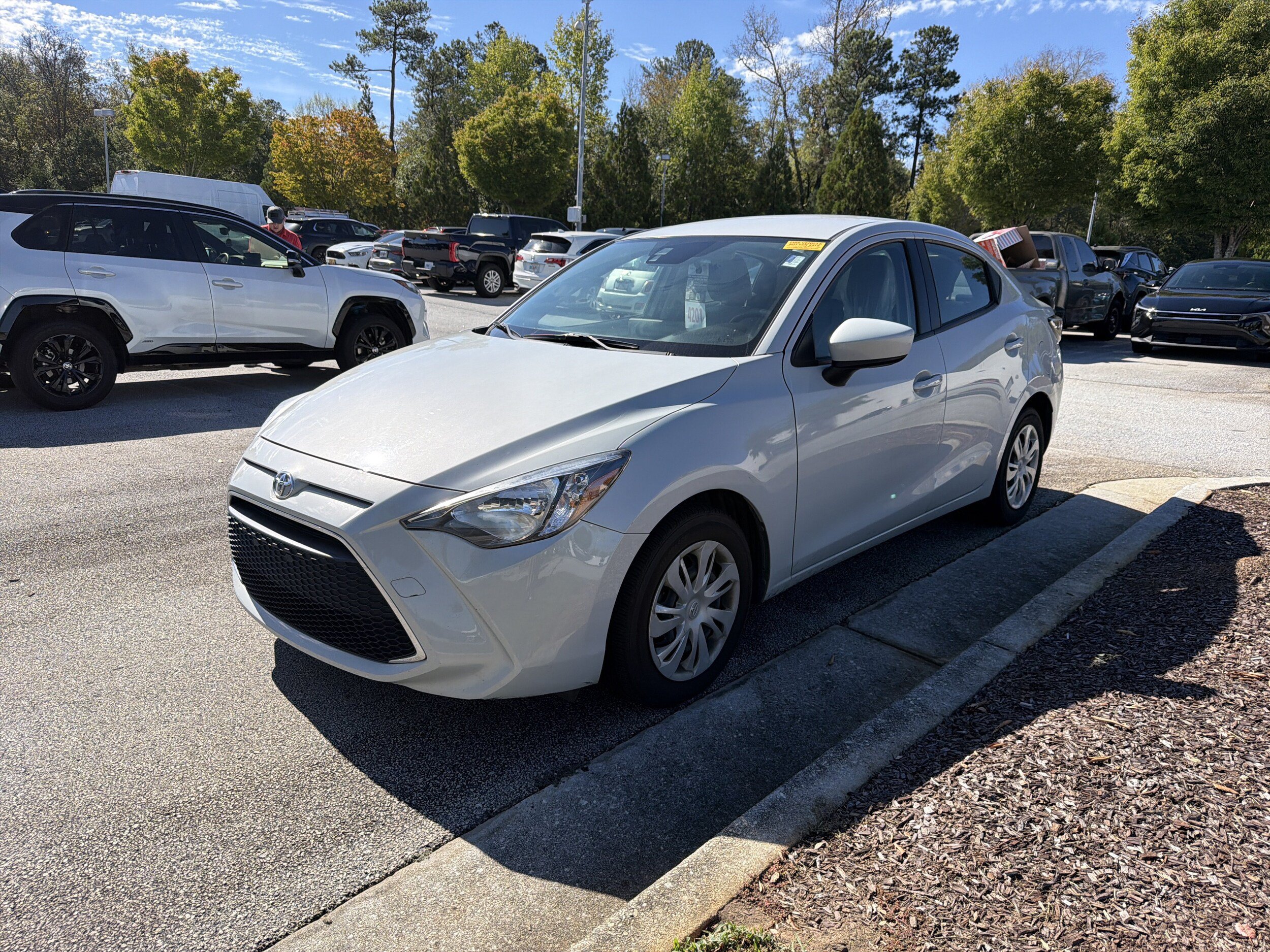 Used 2019 Toyota Yaris L FWD image 1