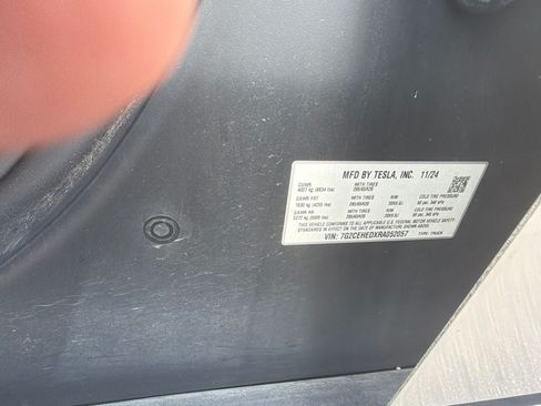 Used 2024 Tesla Cybertruck AWD Crew Cab image 7