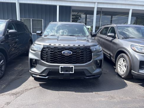 New 2026 Ford Explorer ST-Line w/ ST-Line Street Pack AWD/4WD image 1