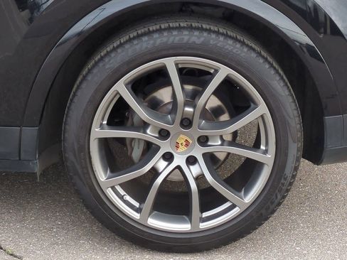 Used 2022 Porsche Cayenne S image 12