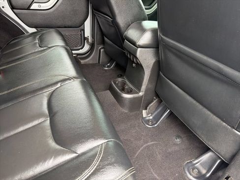 Used 2017 Jeep Wrangler Unlimited Rubicon AWD/4WD image 26