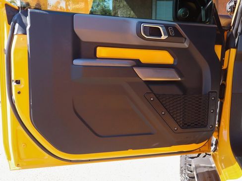 Used 2022 Ford Bronco Black Diamond image 14