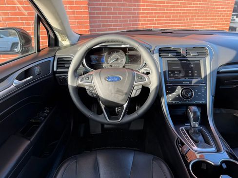 Used 2015 Ford Fusion Titanium image 10