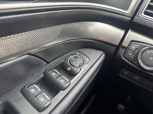 Used 2018 Ford Explorer XLT w/ Equipment Group 202A image 27