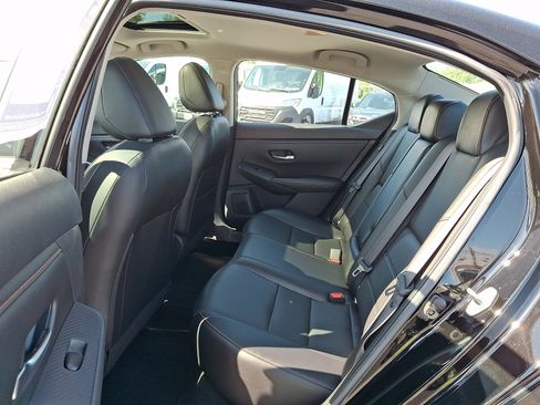 Used 2022 Nissan Sentra SR w/ SR Premium Package FWD image 11