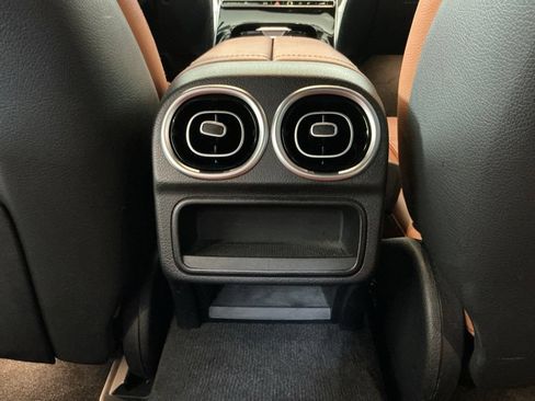 Used 2022 Mercedes-Benz C 300 Sedan image 25