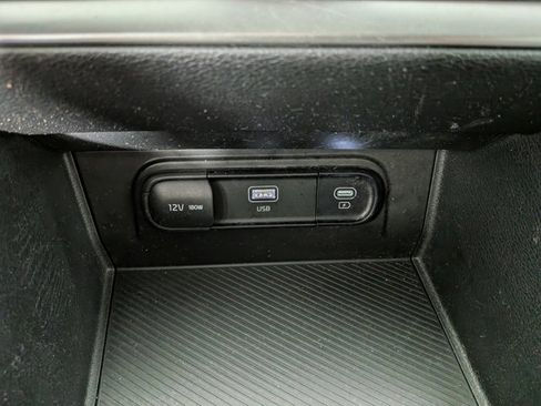 Used 2023 Kia Sportage LX image 9