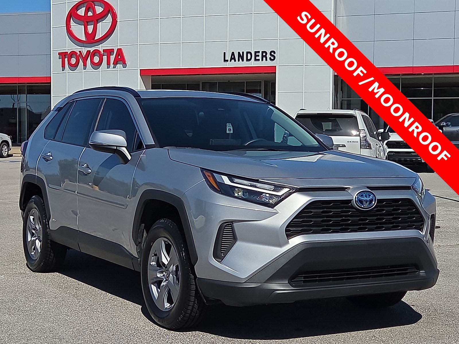 Used 2022 Toyota RAV4 XLE w/ Convenience Package AWD/4WD image 1