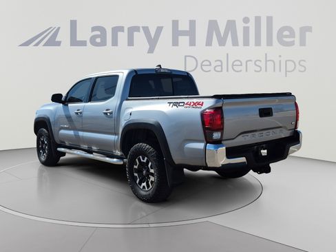 Used 2019 Toyota Tacoma TRD Off-Road AWD/4WD image 3