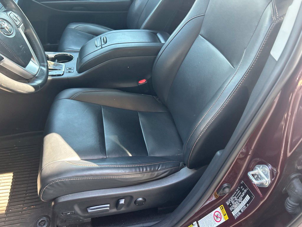 Used 2019 Toyota Highlander XLE AWD/4WD image 13