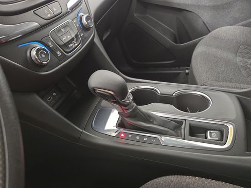 Used 2022 Chevrolet Equinox LT FWD image 24