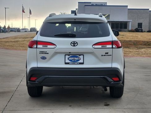 Used 2025 Toyota Corolla Cross SE image 6