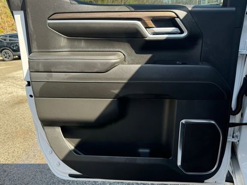 Used 2022 Chevrolet Silverado 1500 LT AWD/4WD image 15