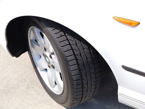 Used 2004 BMW 325i Sedan image 10