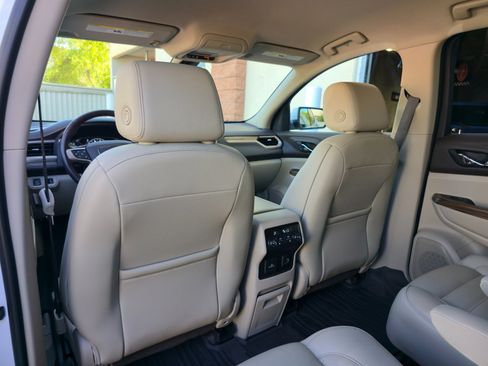 Used 2019 GMC Acadia Denali w/ Technology Package FWD image 33