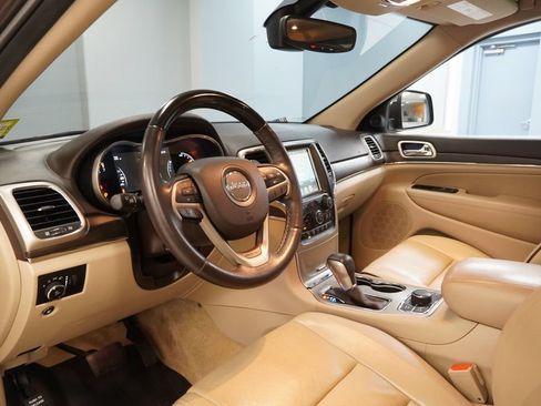 Used 2017 Jeep Grand Cherokee Overland AWD/4WD image 7