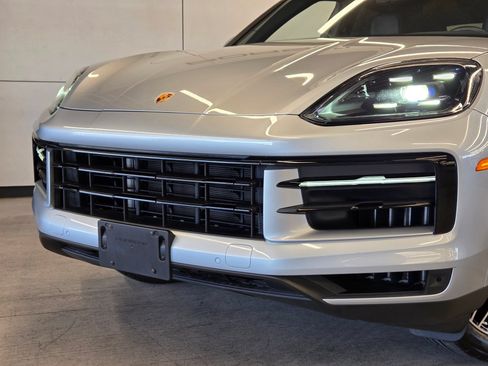 Certified 2024 Porsche Cayenne AWD/4WD image 24
