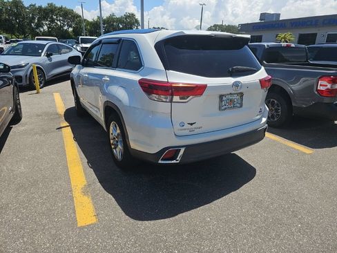 Used 2018 Toyota Highlander Limited FWD image 3