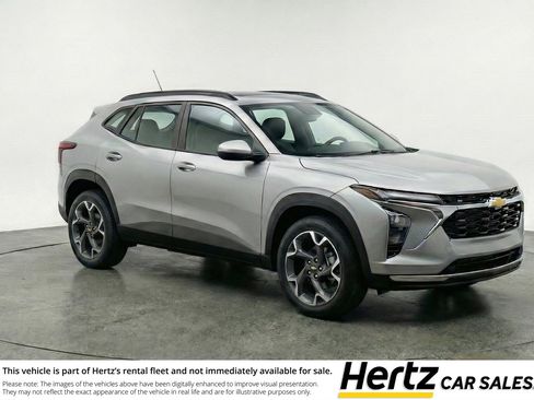 Used 2025 Chevrolet Trax LT image 1