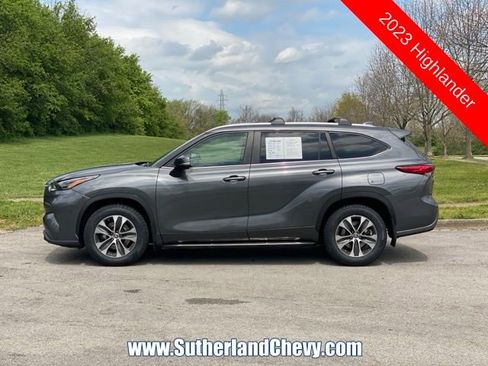 Used 2023 Toyota Highlander XLE image 4