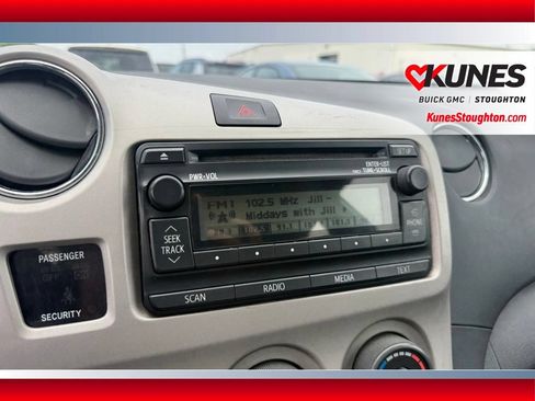 Used 2013 Toyota Matrix L FWD image 25